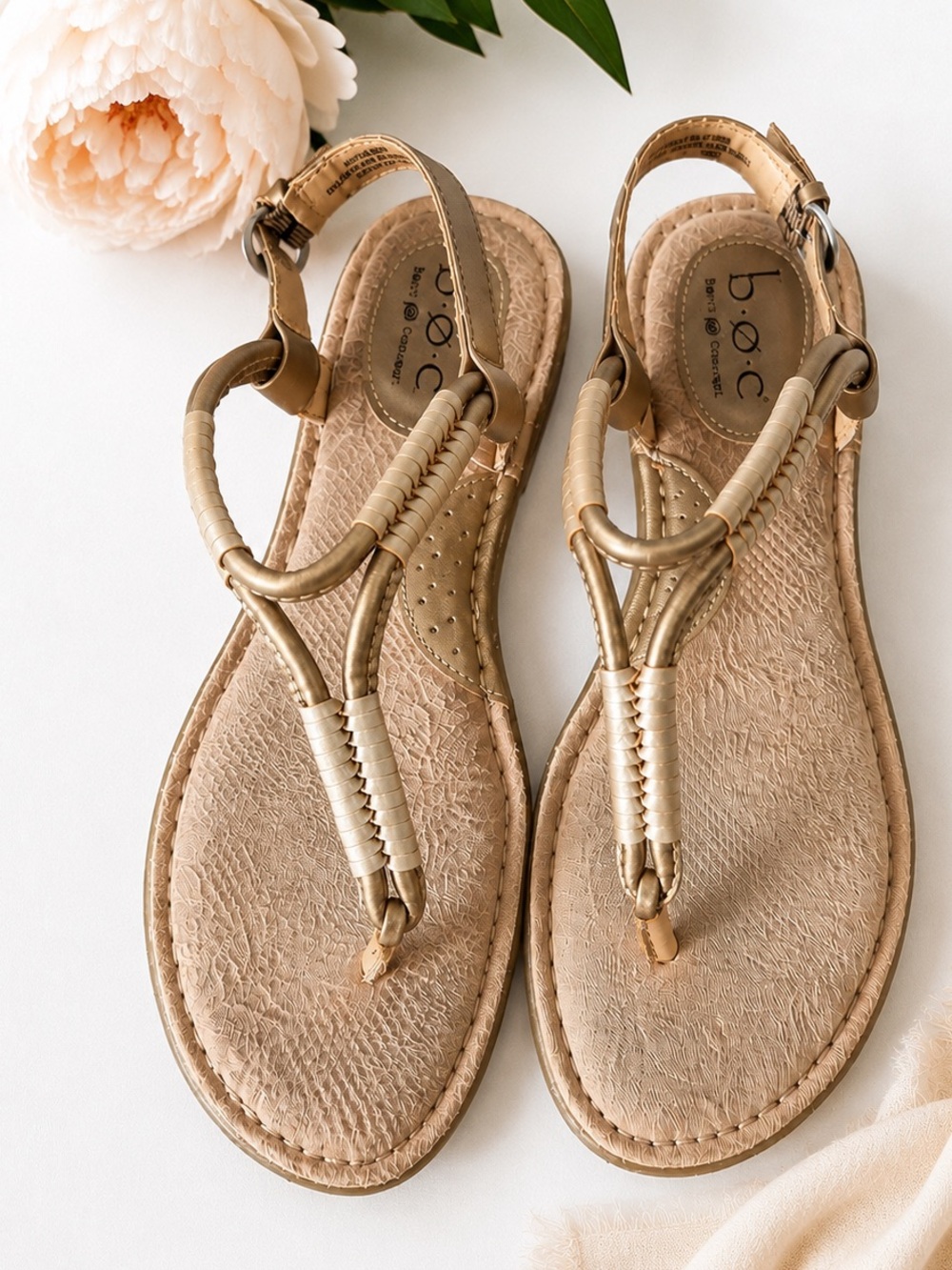 B.O.C. by Born Cersei Metallic Gold Thong Sandals Women’s Size 8 EU 39